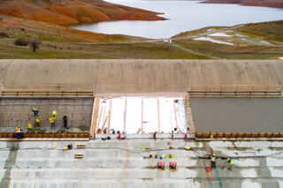 photo - Lake Oroville and Emergency Spillway