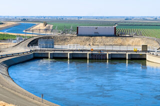photo - California Aqueduct System, Pumping Plant, San Luis Canal