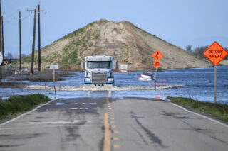 photo - Flood Waters Forming Tulare Lake, pixel ca dwr 2023_03_24_KJ_0363_Tulare_Lake