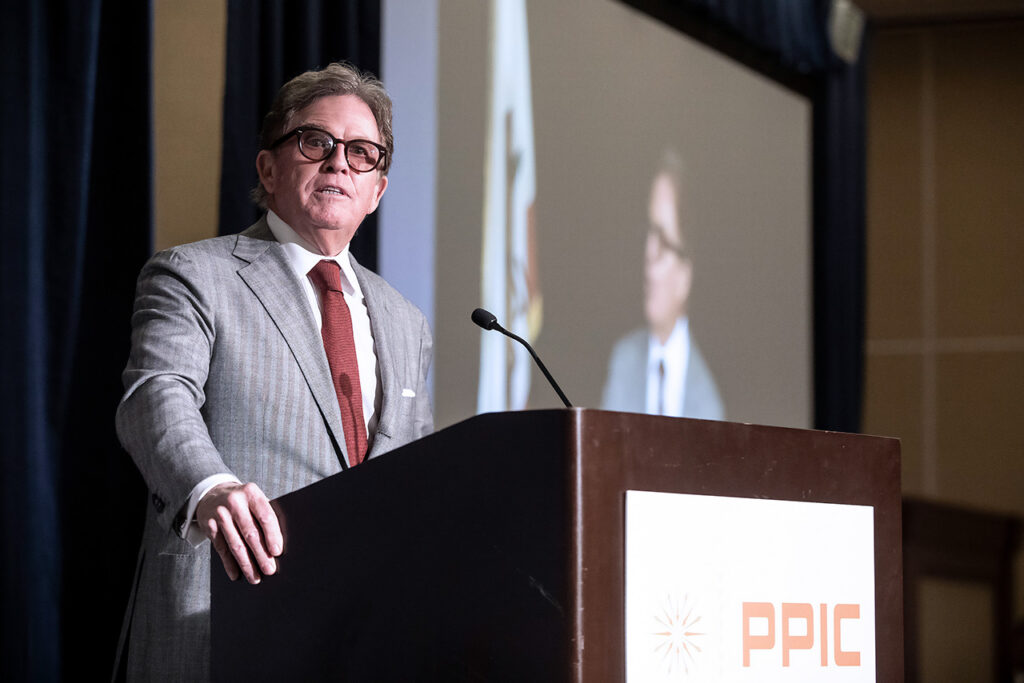photo - Rusty Areias welcomes the audience