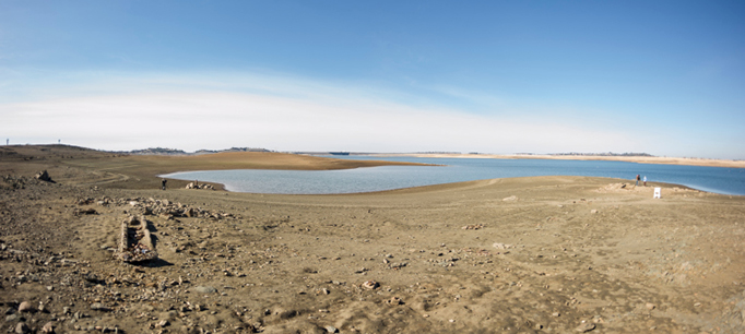 Photo of Folsom Lake with low water during drought