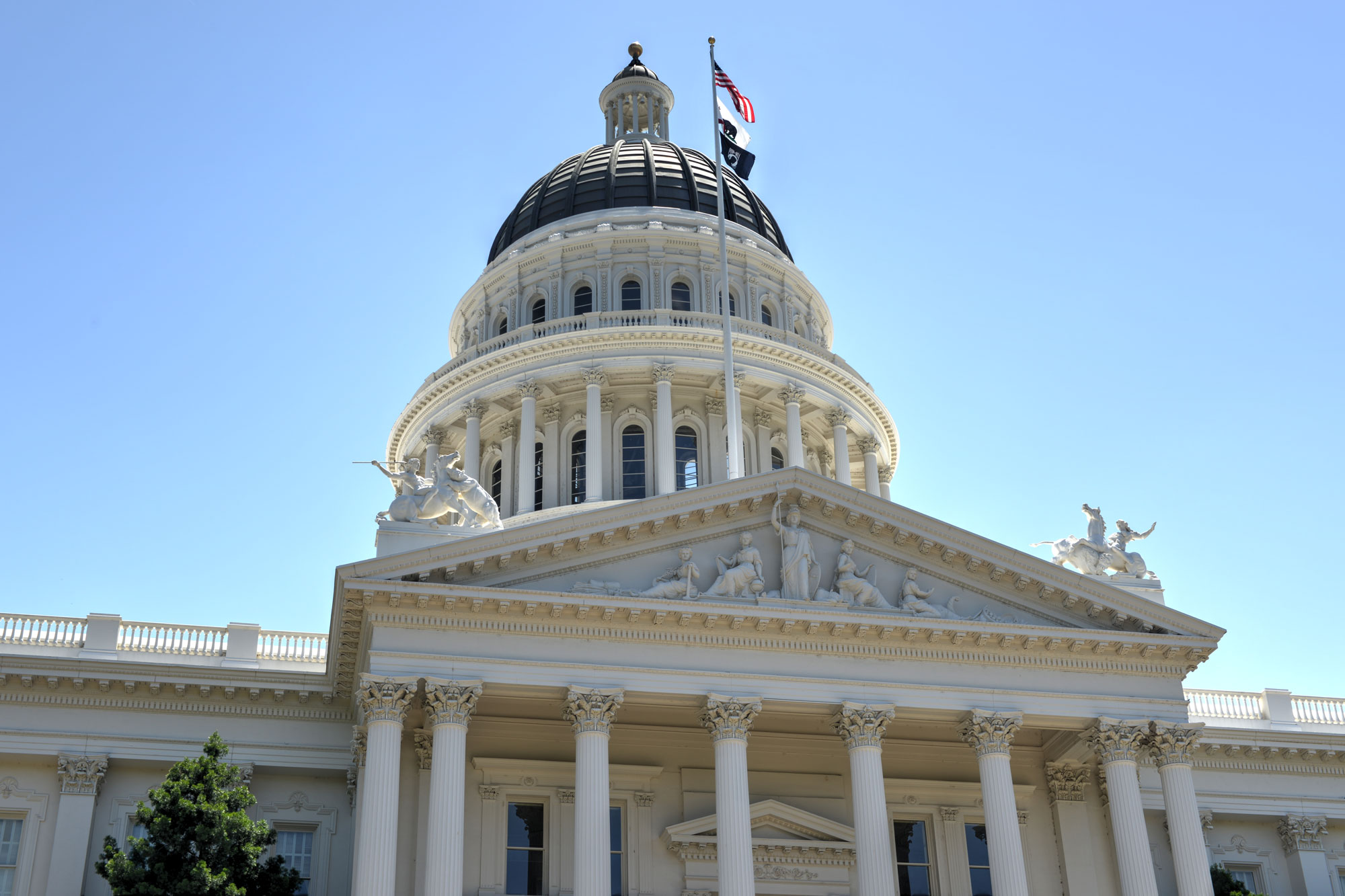 photo - Capitol Building in Sacramento, California with Flags Flying