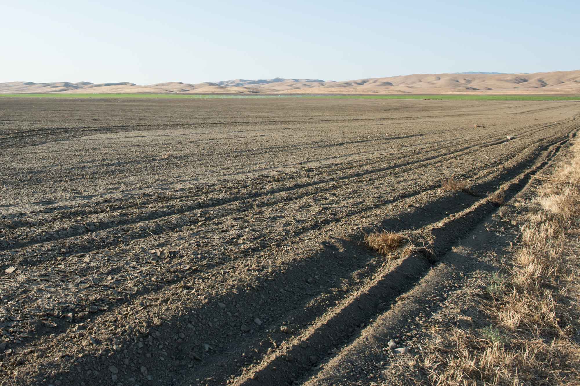 photo - Dry and Empty Field in the Central Valley, California-pixel-ca-dwr-KG_central_valley_drought_31352