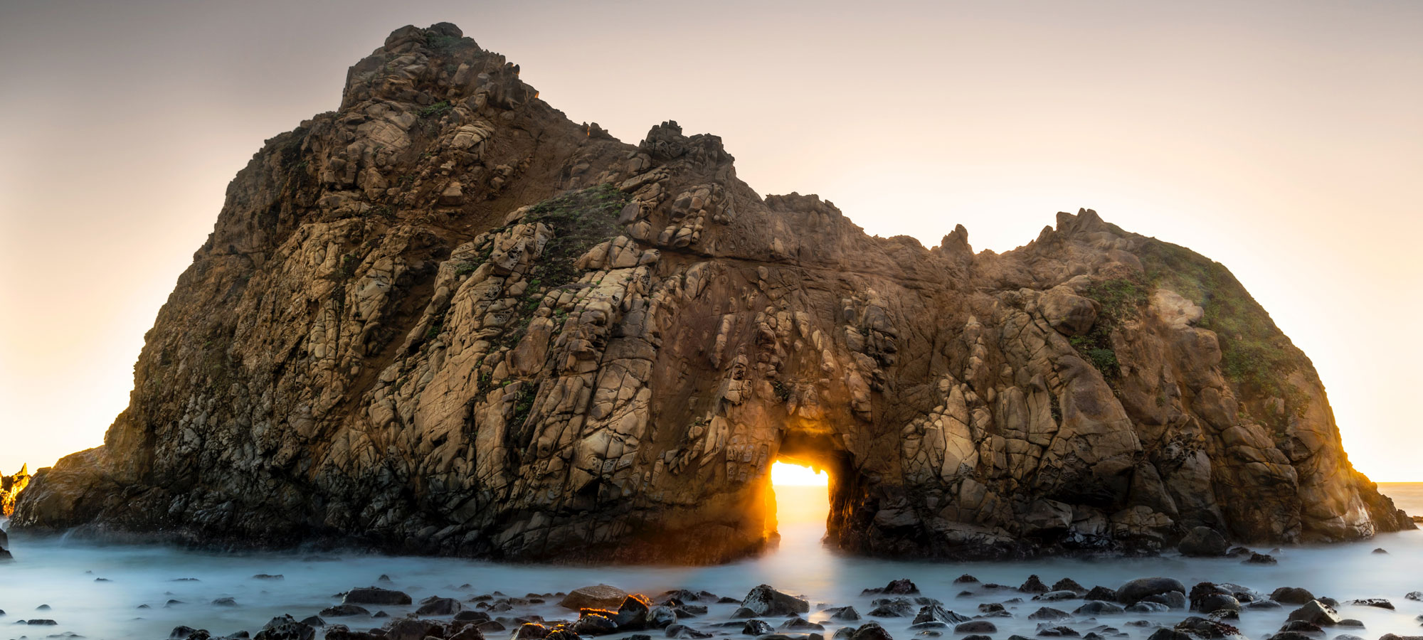 photo - Keyhole Arch during Sunset