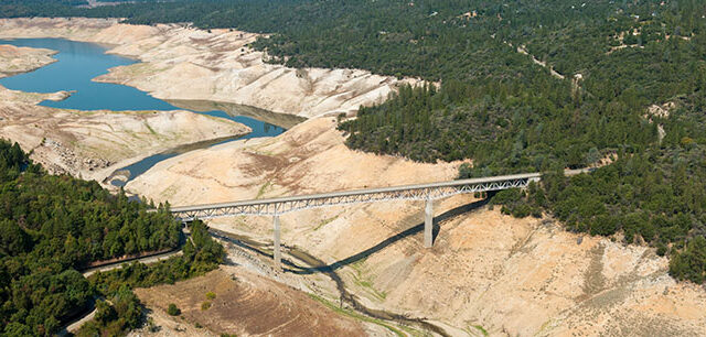 photo - Lake Oroville and bridge during drought